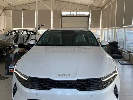 Kia K5 2022 года за 16 000 000 тг. в Шымкент