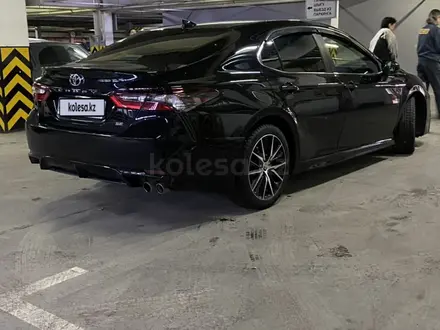 Toyota Camry 2020 года за 13 500 000 тг. в Алматы – фото 4