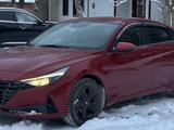 Hyundai Elantra 2021 года за 8 550 000 тг. в Уральск – фото 2