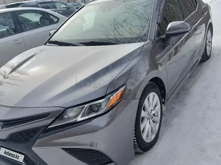 Toyota Camry 2020 года за 12 250 000 тг. в Усть-Каменогорск – фото 2