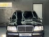 Mercedes-Benz E 220 1994 года за 1 700 000 тг. в Караганда