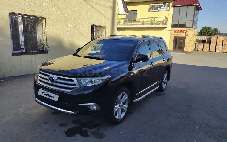 Toyota Highlander 2011 года за 14 000 000 тг. в Семей