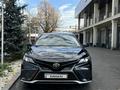 Toyota Camry 2022 года за 12 800 000 тг. в Алматы – фото 2