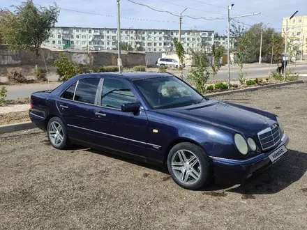 Mercedes-Benz E 230 1996 года за 2 400 000 тг. в Балхаш – фото 2