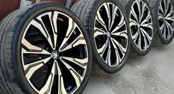 Оригинальные диски с шиной и датчиками на BMW X7 (G07) за 2 000 000 тг. в Алматы