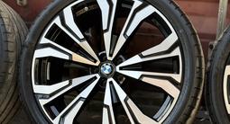 Оригинальные диски с шиной и датчиками на BMW X7 (G07) за 2 000 000 тг. в Алматы – фото 4