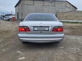Mercedes-Benz E 200 2000 года за 3 200 000 тг. в Атырау – фото 3