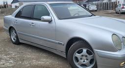 Mercedes-Benz E 200 2000 года за 3 200 000 тг. в Атырау – фото 4