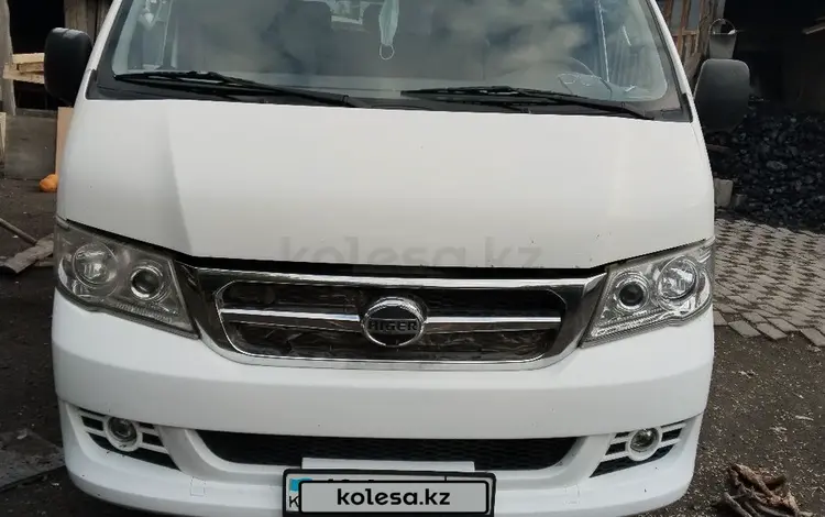 Toyota Hiace 2015 года за 10 000 000 тг. в Астана