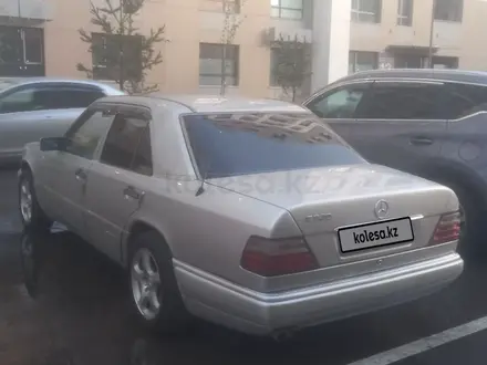 Mercedes-Benz E 280 1993 года за 1 800 000 тг. в Туркестан – фото 4