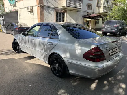 Mercedes-Benz E 320 2004 года за 3 000 000 тг. в Алматы – фото 4