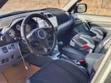 Toyota RAV4 2002 года за 4 000 000 тг. в Актобе – фото 4
