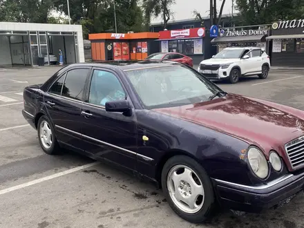 Mercedes-Benz E 230 1996 года за 2 200 000 тг. в Алматы – фото 3