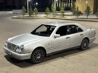 Mercedes-Benz E 320
