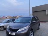 Toyota Sienna 2012 года за 12 500 000 тг. в Атырау – фото 2