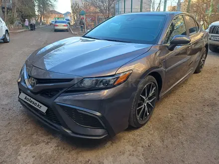 Toyota Camry 2023 года за 14 000 000 тг. в Атырау – фото 3