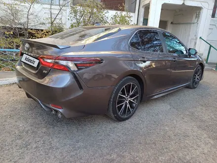 Toyota Camry 2023 года за 14 000 000 тг. в Атырау – фото 4
