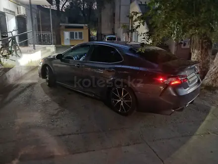 Toyota Camry 2023 года за 14 000 000 тг. в Атырау – фото 6