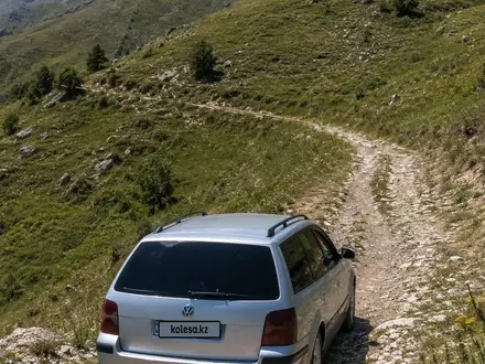 Volkswagen Passat 2000 года за 2 150 000 тг. в Шымкент – фото 2