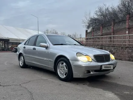 Mercedes-Benz C 180 2002 года за 2 700 000 тг. в Алматы – фото 2