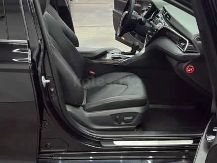 Toyota Camry 2020 года за 13 000 000 тг. в Астана – фото 21