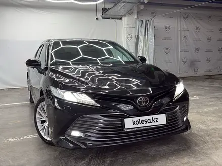 Toyota Camry 2020 года за 13 000 000 тг. в Астана