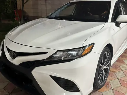 Toyota Camry 2020 года за 10 500 000 тг. в Тараз – фото 2