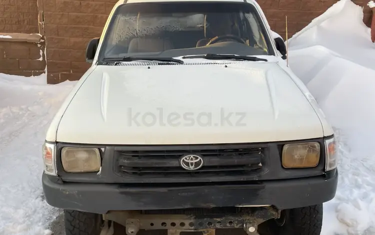 Toyota Hilux 2001 года за 2 200 000 тг. в Астана