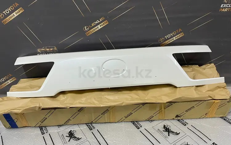 Накладка крышки багажника Land Cruiser 300 за 200 000 тг. в Алматы
