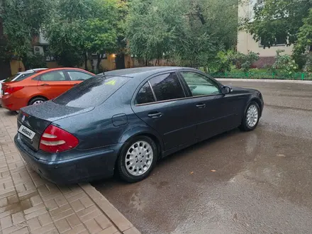 Mercedes-Benz E 240 2002 года за 3 350 000 тг. в Астана – фото 2