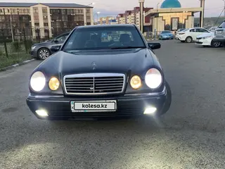 Mercedes-Benz E 230