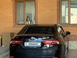 Toyota Camry 2018 года за 11 500 000 тг. в Аральск – фото 3