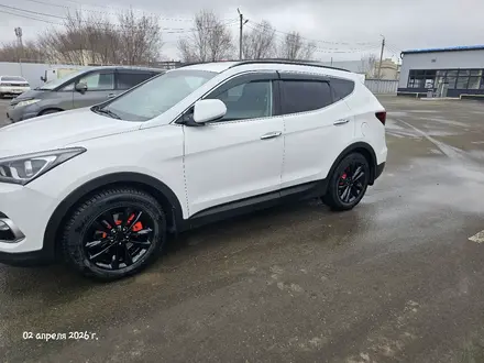 Hyundai Santa Fe 2018 года за 9 500 000 тг. в Уральск – фото 3