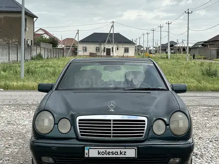 Mercedes-Benz E 230 1996 года за 2 200 000 тг. в Шымкент