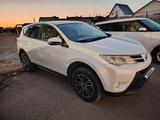 Toyota RAV4 2014 года за 9 200 000 тг. в Атырау – фото 2