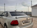 Volkswagen Polo 2013 года за 3 500 000 тг. в Атырау – фото 2