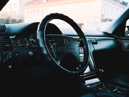 Mercedes-Benz E 320 2001 года за 3 650 000 тг. в Айтеке би – фото 3