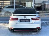 Toyota Camry 2022 года за 16 200 000 тг. в Кызылорда – фото 4