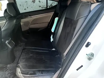 Hyundai Elantra 2017 года за 4 700 000 тг. в Уральск – фото 6