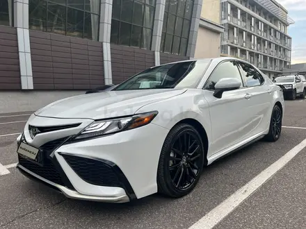 Toyota Camry 2021 года за 16 500 000 тг. в Караганда