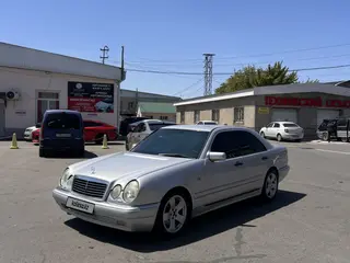 Mercedes-Benz E 320