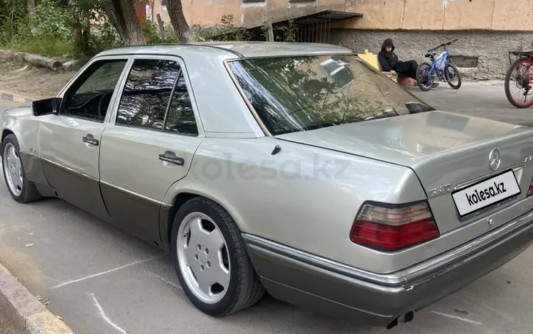 Mercedes-Benz E 220 1993 годаүшін1 650 000 тг. в Караганда