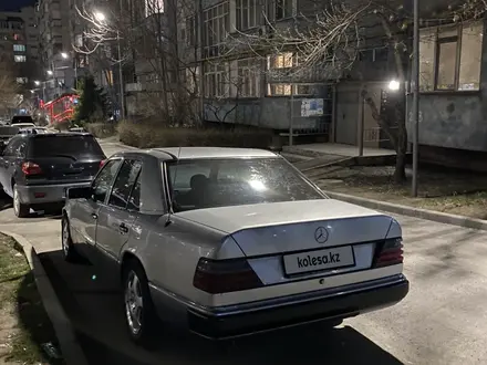 Mercedes-Benz E 220 1991 года за 2 100 000 тг. в Шымкент – фото 5