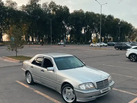 Mercedes-Benz C 200 1998 года за 2 500 000 тг. в Алматы
