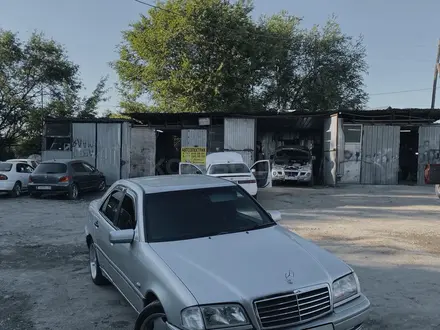 Mercedes-Benz C 200 1998 года за 2 500 000 тг. в Алматы – фото 4