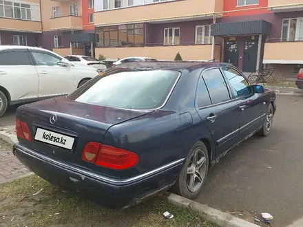 Mercedes-Benz E 230 1997 года за 1 900 000 тг. в Тараз – фото 4