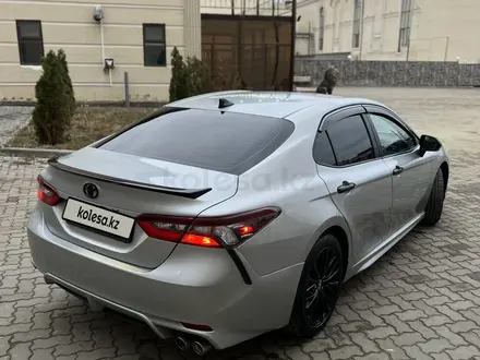 Toyota Camry 2021 года за 14 000 000 тг. в Актобе – фото 14