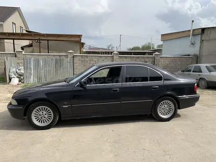 BMW 528 1999 года за 3 100 000 тг. в Тараз – фото 2