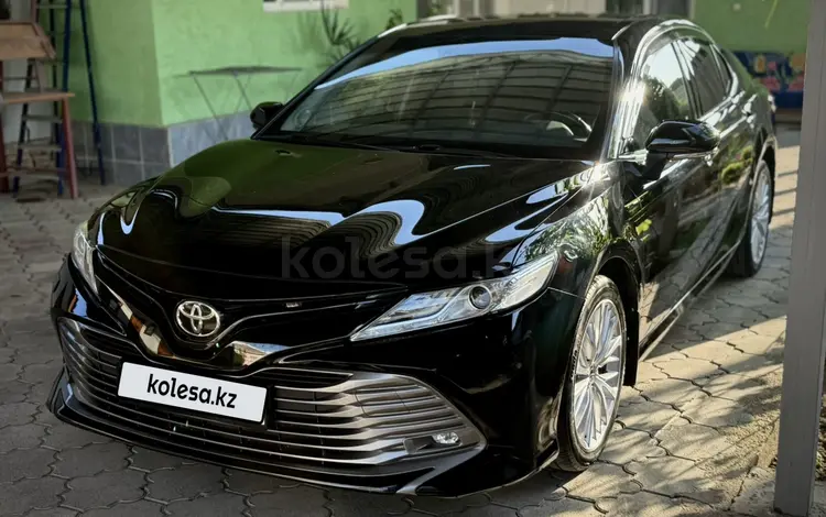 Toyota Camry 2018 года за 14 000 000 тг. в Шымкент