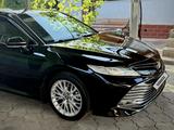 Toyota Camry 2018 года за 14 000 000 тг. в Шымкент – фото 3